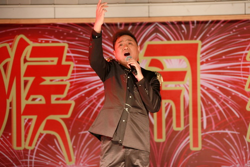 14独 唱《红旗飘飘》_调整大小