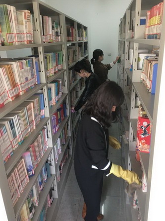 5拭去灰尘，又见书香”学雷锋主题实践活动5_调整大小