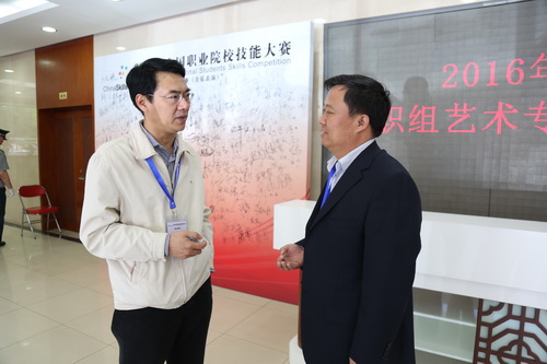 12党委书记刘宝华在比赛现场_调整大小