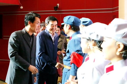 20北戏党委书记刘宝华，河北艺术职业学院党委书记赵宗更接见演员_调整大小