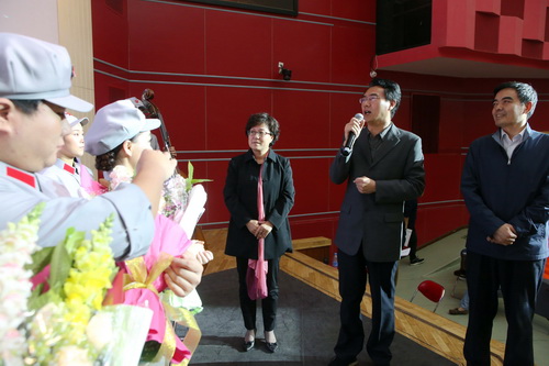 23北戏党委书记刘宝华在演出结束后讲话_调整大小