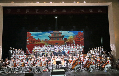 24第二场演出合影_调整大小