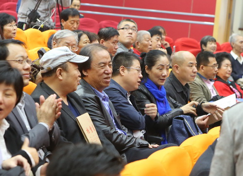 2院领导观看演出_调整大小