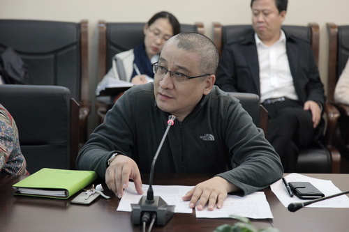 19北戏教务处副主任王硕主持研讨会_调整大小