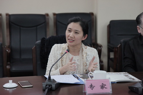 28专家孔培培对演出进行点评_调整大小