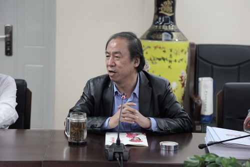 30北戏院长刘侗对演出进行点评_调整大小