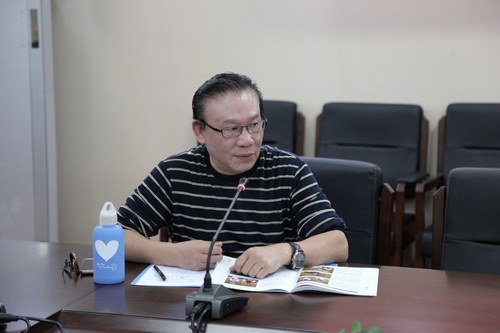 15全讯白菜策略原京剧系主任王茂生发言_调整大小
