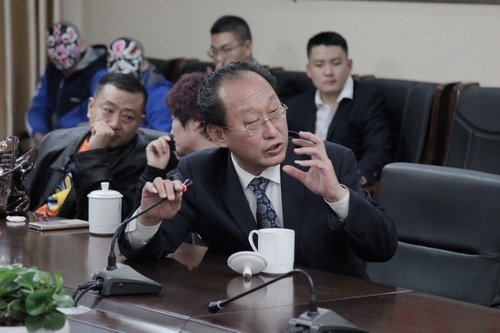18天津艺术职业学院京剧系教师张鸣起发言_调整大小