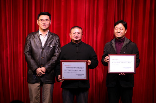 4京冀三校领导颁奖后合影_调整大小