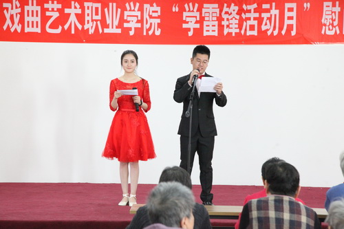 01主持人李思蔚、赵梓晴_调整大小