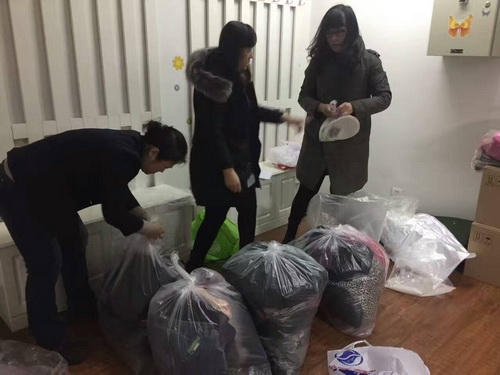 学雷锋献爱心捐赠活动5_调整大小