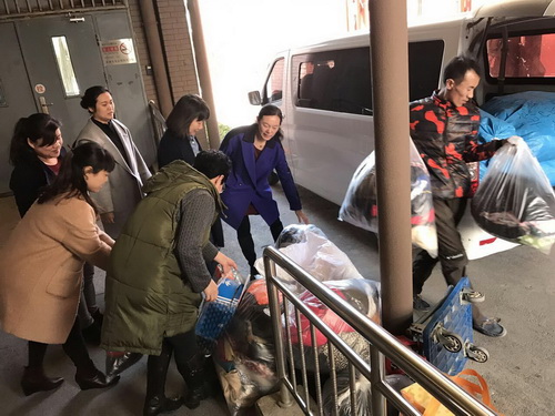 学雷锋献爱心捐赠活动6_调整大小