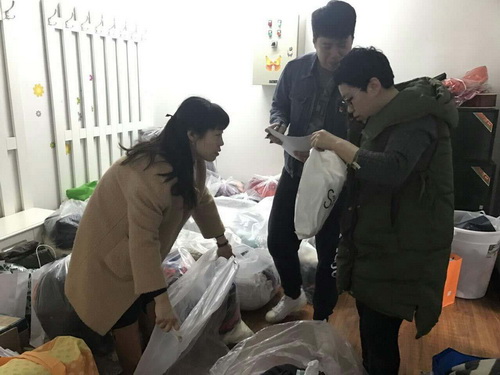 学雷锋献爱心捐赠活动8_调整大小