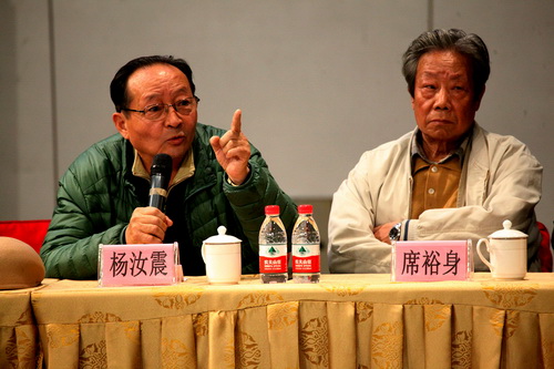 15全讯白菜策略退休老教师杨汝震_调整大小
