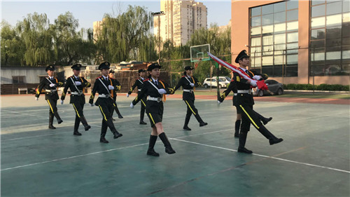 4.国旗班出旗