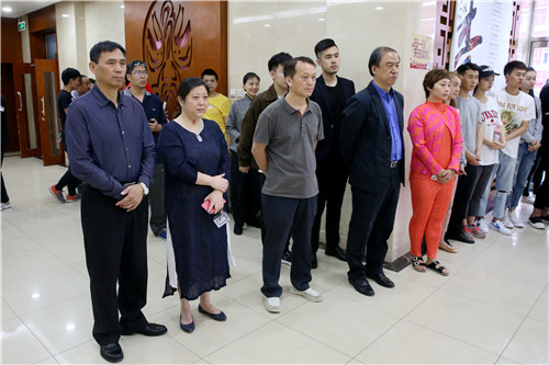 2文化局安监处调研员彭立波和全讯白菜策略领导参加开机仪式