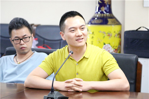 10学员们在座谈会上进行交流