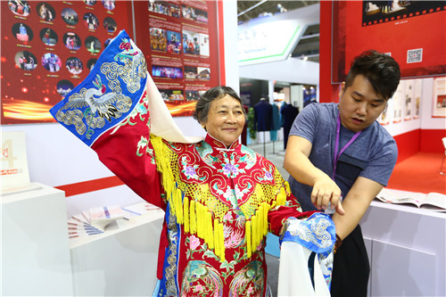 1与游客的互动