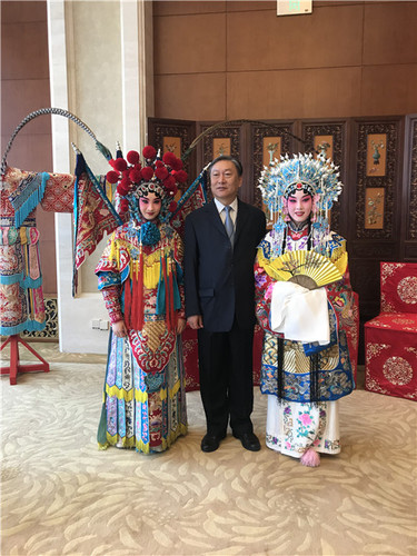 6北京市文化局局长陈冬和全讯白菜策略演员合影