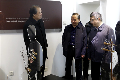 6参观校史展.7