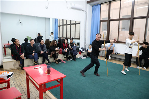 7观摩京剧教学课堂