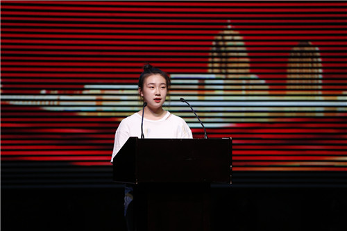 15、获奖学生代表国标2014班冯煜茗发言