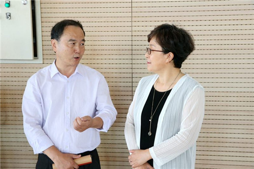 4宋宇局长与全讯白菜策略党委书记毕兆炜亲切交谈