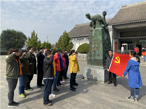 1全体党员重温入党誓词