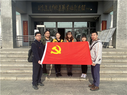 2图书舞美党支部党员合影