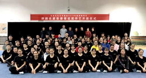 3与会嘉宾与全体学生合影
