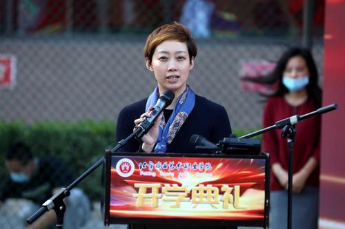 副院长吴蕾宣布优秀团员、优秀团干部、优秀学生、优秀学生干部名单