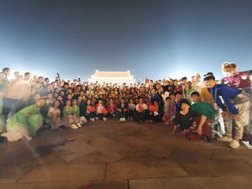 图六：学院师生参加国庆七十周年天安门广场中心表演区演出活动