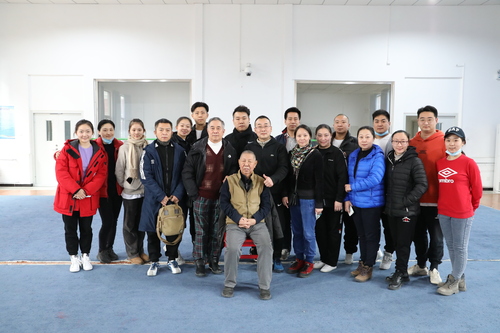 与教师合影留念25