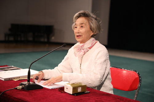 宋丹菊教授正在讲座