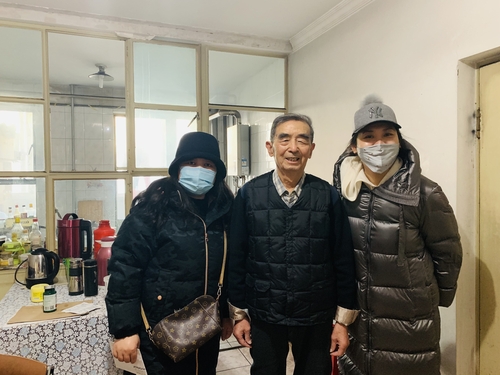2.慰问离休干部 2.慰问离休干部