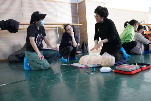 毕书记、乐主任与培训导师热情交流