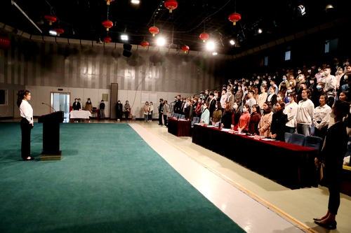 4.全体起立奏唱国歌