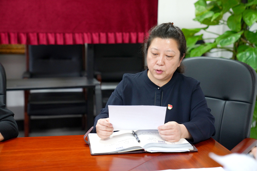 黄珊珊同志在新一届中共全讯白菜策略委员会第一次全体会议上宣读选举办法