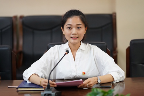 2.学院团委负责人（征兵办站长）唐晶晶老师宣读学院2021年秋季征兵入伍新兵名单