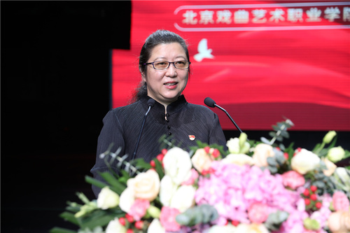 院长黄珊珊致辞