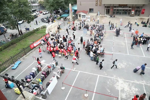 3.迎新现场