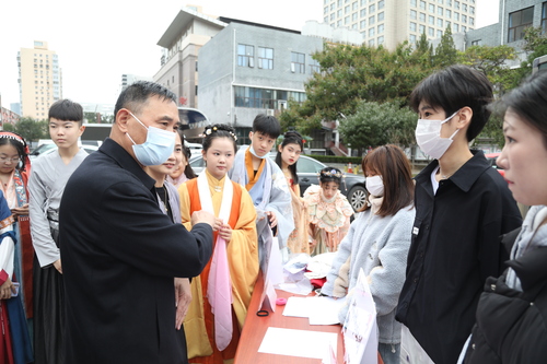 8.学院领导参与现场活动