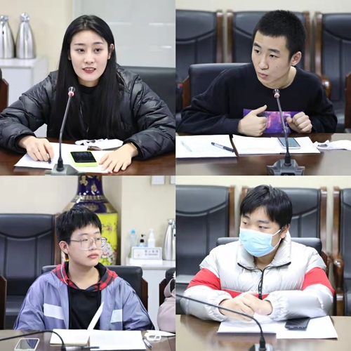 3.学生干部进行工作汇报1
