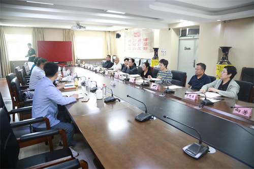 座谈会