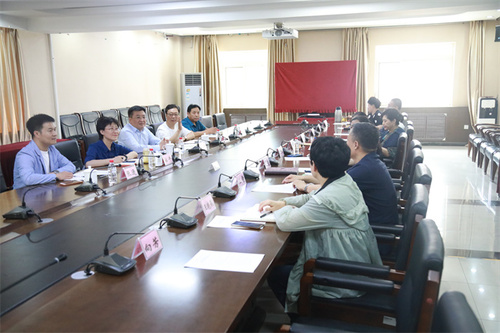 座谈会2