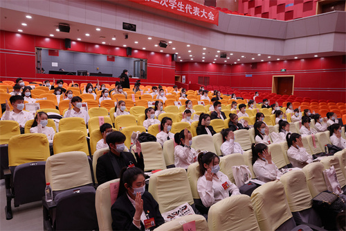图9举手表决