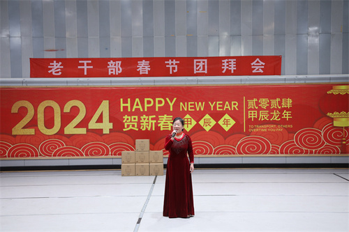 16.老干部罗继红独唱表演