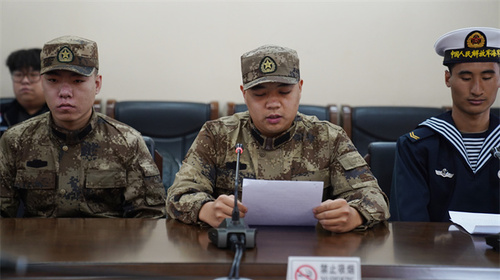 4预定新兵代表高职舞美设计2021班丁家昊发言