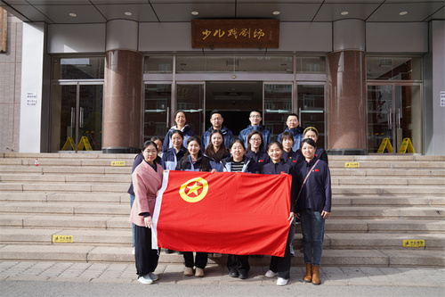12、观摩合影