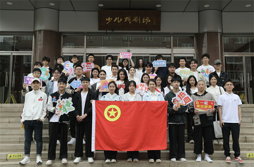 团员青年合影